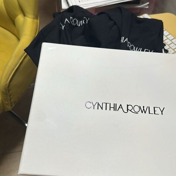 STEAL THESE! NWOT New Cynthia Rowley padded Crossed Mules. Box included! - Picture 8 of 8